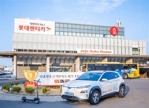 You can make a reservation online through LOTTE rent a car's homepage, call our customer service (1588-1230) or directly contact the branch to make a reservation. For English, we recommend that you make reservations online or call our customer service center. 
